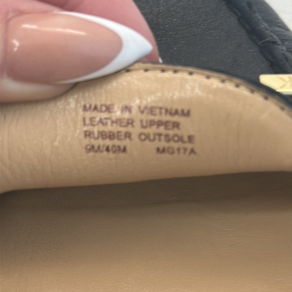 MICHAEL KORS SUTTON LEATHER LOAFER size 9 - Picture 8 of 10